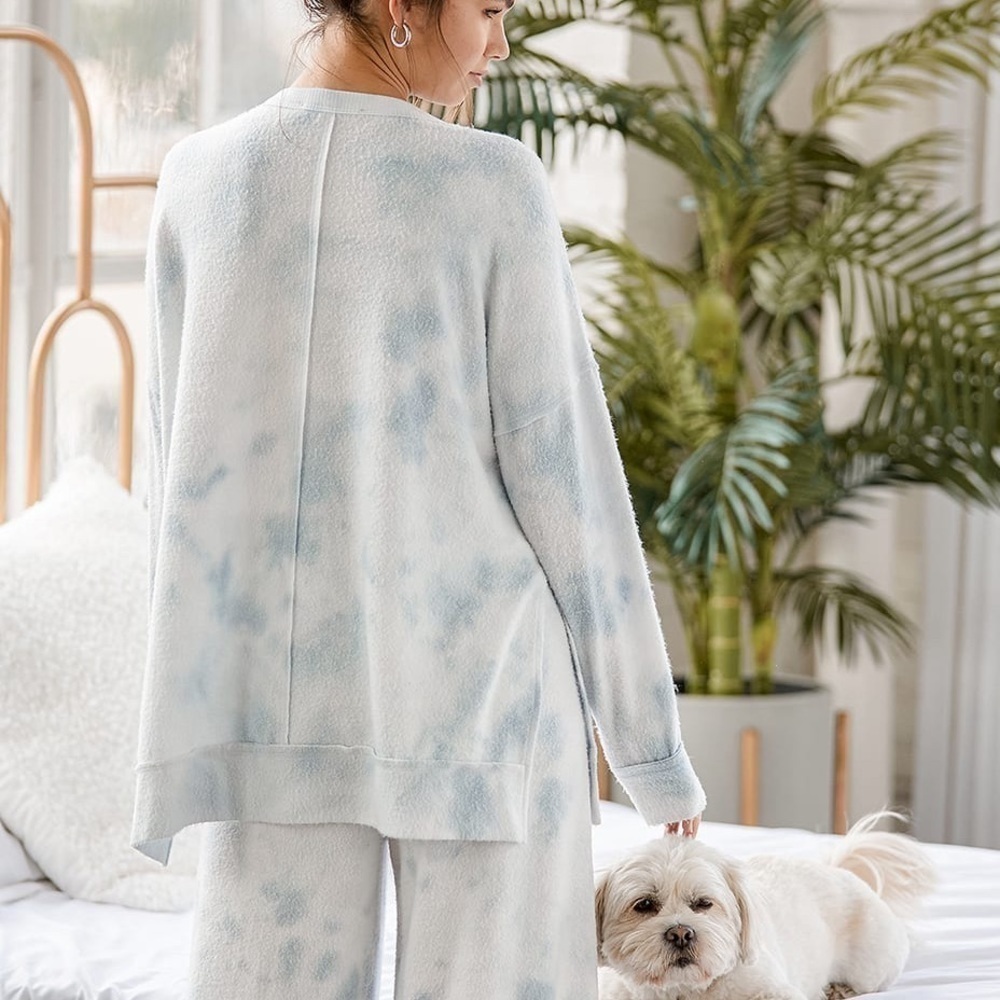 NWT- Lulu‘s - Choosing Chill Blue Tie-Dye Fleece Knit Pullover Sweatshirt - Picture 2 of 15